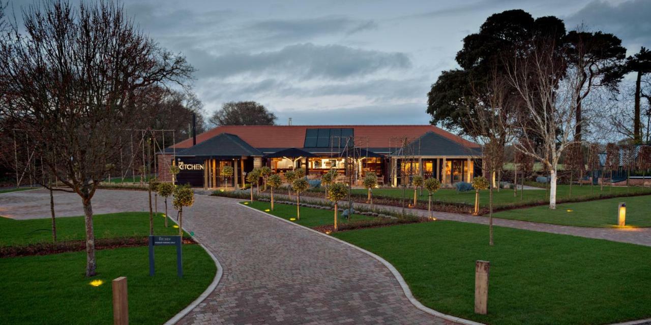 Chewton Glen Hotel - An Iconic Luxury Hotel New Milton Exteriör bild